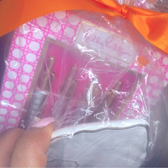 NWT Lilly Pulitzer Bundle Set Leaf Trinket Tray & 4 Pens With Assorted Patterns - Picture 13 of 15